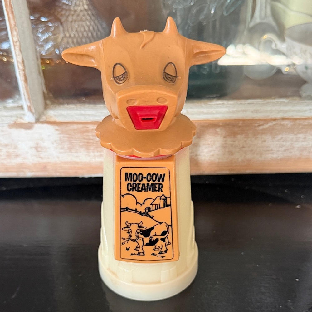 Vintage 70s Whirley Industries Cow Creamer Plastic Pourer